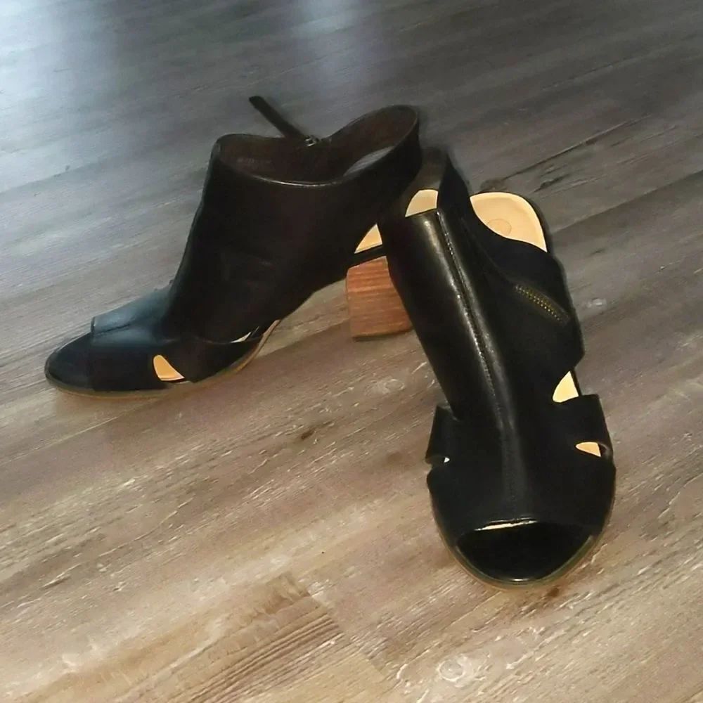 Bella-Vita black peektoe leather heeled shoes